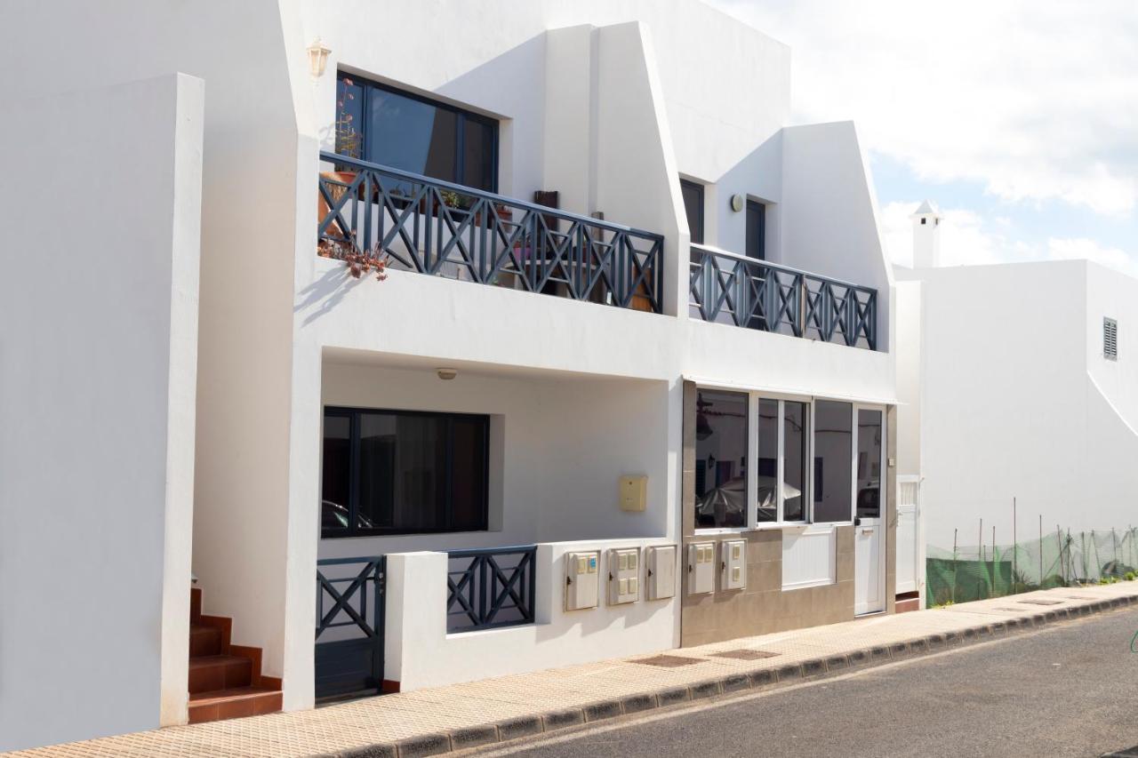 Famara Sunshine Apartment Exterior photo